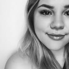 Michaela Powers (@michaelaapowers)