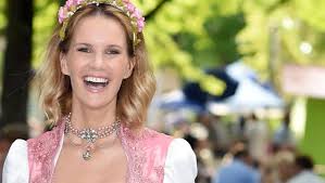 Das model monica ivancan (35) ist endlich schwanger. Monica Ivancan So Romantisch War Ihr Jawort Bunte De