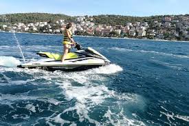 When wearing these boots you can walk on the surface of water as if you were under the affects of water walk. Jet Ski Mieten Click Boat