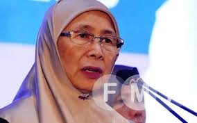 Sultan Sharafuddin's consort is Tengku Permaisuri Selangor