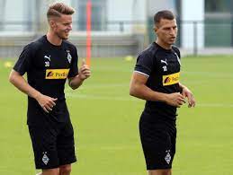 Stefan lainer (borussia mönchengladbach) left footed shot from outside the box misses to the left. Borussia Monchengladbach Stefan Lainer Ist Jetzt Da