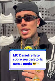 MC Daniel não finge costume e nem disfarça o quanto tá feliz com tudo que  tá vivendo! 🖤👟 Ele contou pra CAPRICHO como foi sua trajetória com a moda  — desde o tempo em que tudo parecia impossível até ...