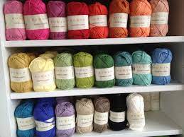 The broad selection of colours makes this yarn universally appealing for single colour sweaters and cardigans or colour filled fairisle and. Rowan Handknit Cotton 50g Purl Bean