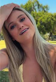 Rose Rundle's Instagram, Twitter & Facebook