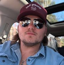 Jill Midkiff's Instagram, Twitter & Facebook