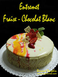 Cet Entremet Est Compose D Une Mousse Fraise Fraises Fraiches Un Insert De Coulis Gelifie Fraise Fraise Au Chocolat Recette Glacage Blanc Gateaux Et Desserts
