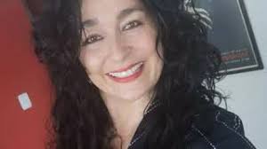 LA ACTRIZ KATHY SERRANO INVITA A LA TRANSMISIÓN EN VIVO