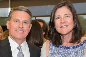 Brandeis Scholarship Benefactors Robin and Perry Traquina '78, H'19,  Receive Inaugural Lighting the Way Award