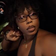 ✨Everyone, meet Evy!✨ “Hey everyone! I'm Evy Miller! I'm 22 years old & I  am a licensed esthetician. I have been in the industry for 2 years & I'm  obsessed with allllll