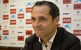 كن مدربًا لريال مدريد، أو برشلونة، أو ليفربول، أو غيرها من الفرق. Ù…Ø¯Ø±Ø¨ Ø£Ù„Ù…ÙŠØ±ÙŠØ§ Ø±Ø§Ø¶ Ø¹Ù† Ø£Ø¯Ø§Ø¡ ÙØ±ÙŠÙ‚ÙŠ Ø¶Ø¯ Ø§Ù„Ø±ÙŠØ§Ù„