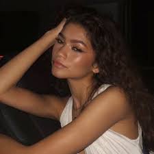 duygu ama göbek adı linç⛓️ (@queenaycanyanac)