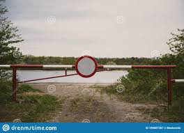 I agree to receive marketing, order, and customer service communications from barriere via automated text message (e.g. Die Barriere Ohne Eintrittszeichen Die Strasse Fuhrt Zum Fluss Stockbild Bild Von Eintrag Sicherheit 159687387