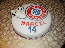 2cc8be4277f2346cc1f8f4e7e6b64244 Jpg 736 552 Fussball Kuchen Kuchen Und Torten Fussball Torte