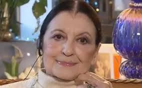 Piccolissima, avevo forse quattro anni, i miei genitori mi portarono a vedere giselle all'arena di verona con una giovane carla fracci. Bem8j8d0v7upbm