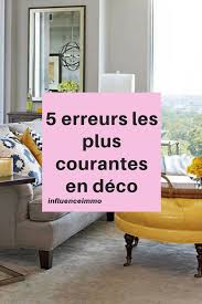 5 Erreurs De Decoration Qui Donnent Une Apparence De Maison Encombree En 2020 Dessus De Canape Decoration Au Dessus Canape Etagere Au Dessus Canape