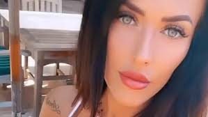 Influencer and makeup artist Maja Janeska shows off her figure