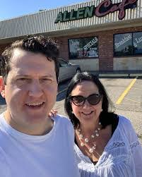 Grant Waring's Instagram, Twitter & Facebook