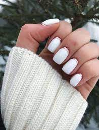 Depending on the color of the band (rose gold, platinum, or white gold) and the stone (diamond, emerald, or sapphire), you might find that a certain shade of polish gives your ring the best chance. Picture Of Glossy White Nails With Rose Gold Glitter Touches Are Super Chic And Girlish