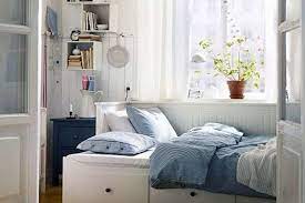 Nah itu dia, diammania tujuh cara yang dapat dilakukan untuk menghias kamar tidur yang minimalis, mesipun memiliki ukuran yang kecil namun dengan dekorasi yang tepat dan cocok, membuat kamar tidur menjadi lebih luas dan. 10 Cara Menghias Kamar Tidur Yang Sempit Dekoruma Com Line Today