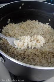 1 añadir el arroz, dar una vuelta, salar y enseguida verter el agua caliente. Como Cocinar Arroz Integral Facil