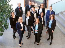 Das unternehmen mit sitz in frankfurt am main ist als universalbank tätig und unterhält bedeutende niederlassungen in london, new york city, singapur. Firmenkundenservice Deutsche Bank Unternehmensbank