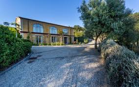 Villa Dicidi Belle Villa A Louer Avec Jardin Piscine Et Grandes Terrasses Sur Les Collines De La Spezia Location Maison Vacances Villa A Louer Belle Villa