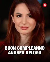 Ironica, brillante, mai banale. Andrea Delogu ha conquistato il pubblico  con il suo stile diretto, la sua energia contagiosa e quella capacità unica  di raccontare la realtà con empatia e leggerezza. In