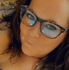 Mary Loriot's Instagram, Twitter & Facebook