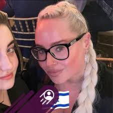 Lisa Enochs's Instagram, Twitter & Facebook