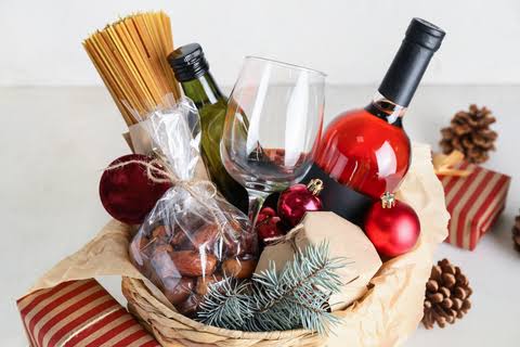 Crafting the Perfect Holiday Wine Gift Baskets: Ideas and Tips – Graham +  Fisk's Wine-In-A-Can