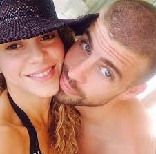 Qué rico comenzar el día apretaditos... como Shakira y Gerard Piqué 💞  #HermosaPareja