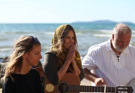 Small group circle singing at artichoke music, portland. Singing Circles Suyana