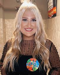 Lindsay Boettcher's Instagram, Twitter & Facebook