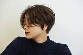 2017年冬のトレンドとして 短めのヘアスタイルが人気あります 特に肩より上のショート ボブの人気が高いです 2017年冬大注目のショート ボブ のヘアスタイルを5つご紹介致します ハンサムショート トレンドヘアスタイル ショートヘア