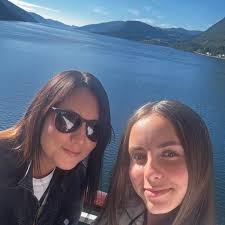 Hi, has anyone got two Friday tickets for sale and would be willing to meet  at goodwood for cash exchange as I'm worried about scammers? Thanks 🤩