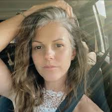 🤍 keep it moving! You won't always be motivated, so stay disciplined. Keep  your goal in mind, remember your why. #silverhair #silversisters  #womenover40