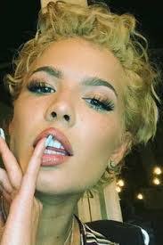 Vanessa Plaster's Instagram, Twitter & Facebook