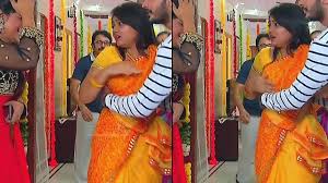 Karuna bhushan telugu tv actress rangasthalam telugu reality show hot dance hd caps. Priyanka Nalkar Saree Navel Show Tamil Tv Hd Caps Roja Indiancelebblog Com