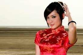 Namun di sisi lain banyak aspek akan tetapi, ada empat jenis yang paling dikenal, yakni hanfu, cheongsam, zhongsan (mao), dan tang. Pakaian Cheongsam Busaha Khas Tionghoa Tionghoa Info