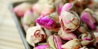 Tentu tidak bukan, karena bunga ini begitu terkenal bahkan di penjuru dunia mengenalnya. 7 Cara Memanfaatkan Bunga Mawar Untuk Perawatan Kecantikan Merdeka Com