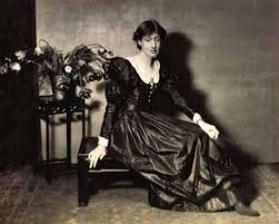Virginia Woolf In 1924 Posing For Vogue In A Dress Of Her Mother S Virginia Woolf Portrait Woman Authors