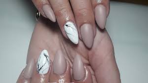 Best ever ideas of almond nail arts and designs for ladies to wear in 2019. 5 Stunning Almond Nail Designs That Make You Gonna Fall In Love