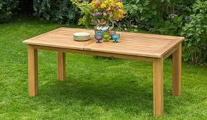Da holz als werkstoff sowohl natürlich, als auch vielseitig und traditionell ist haben sie, die richtigen stühle vorausgesetzt, eine. Ausziehtisch Garten