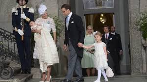 Prinsessan estelle var med när kusinen prinsessan leonore döptes i slottskyrkan på drottningholm. Prins Oscar Doptes I Slottskyrkan P4 Skaraborg Sveriges Radio