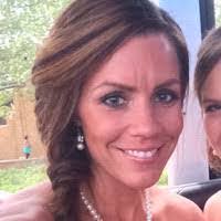 Kelly Linz's Instagram, Twitter & Facebook