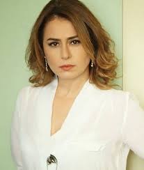 .bir zamanlar çukurova dizisinde oynayan polen emre kimdir, fadik rolünü kim canlandırıyor, gerçek adı yeninci hira tekindor ile sevgilidir polen emre birzamalar çukurovanın fadiği polen emre. Bir Zamanlar Cukurova Oyuncu Kadrosu Ve Tam Liste Karakteri Dizi Seti