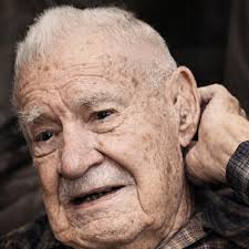 Miał prawie czterdzieści lat, gdy świat postanowił, że powinien umrzeć. W  kwietniu 1942 roku dentysta z Iowa o imieniu Albert Brown maszerował w  palącym słońcu Filipin wraz z dziesiątkami tysięcy amerykańskich i