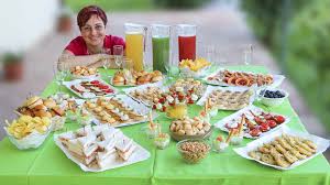 Preparatele sunt gatite special pentru tine, la comanda, si sunt livrate in recipiente de unica folosinta. Come Preparare Un Buffet Salato Completo Fatto In Casa In Modo Facile Stuzzichini Tramezzini Salatini Ricette Per Buffet Salato Ricette Ricette Per Buffet