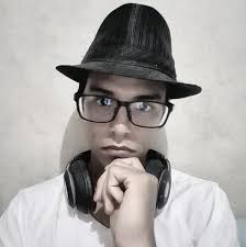 Cuando voy a 130km/h y veo que me rebasa la llanta que acabo de cambiar