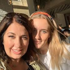 Linda Nucci's Instagram, Twitter & Facebook